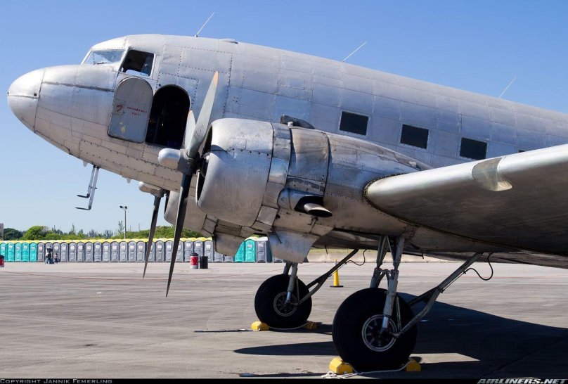 Douglas DC-3 Dakota