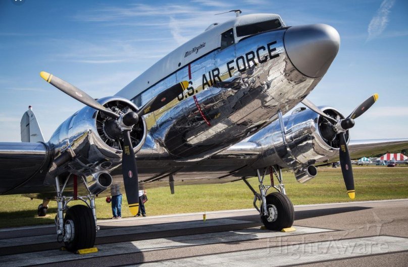 Самолет Dakota DC-3