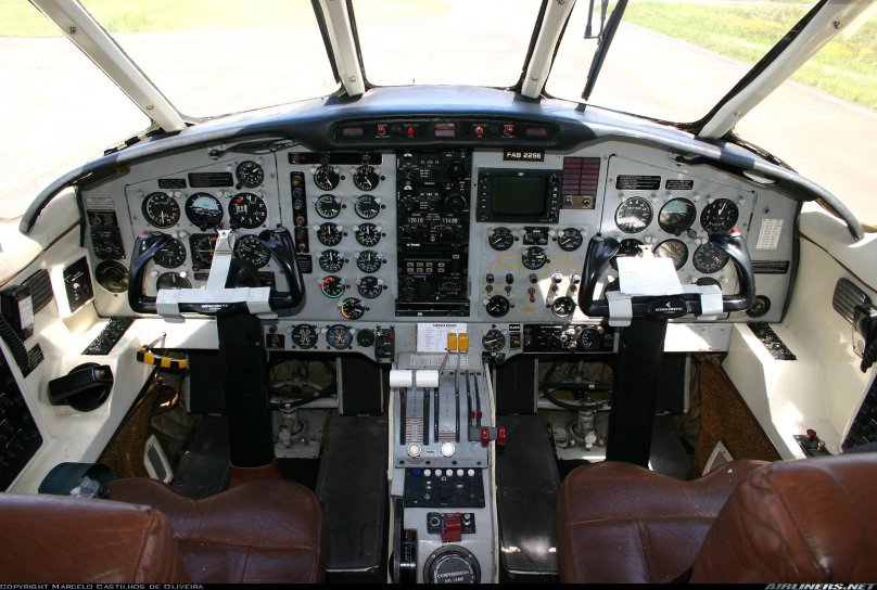 Embraer 120 кабина