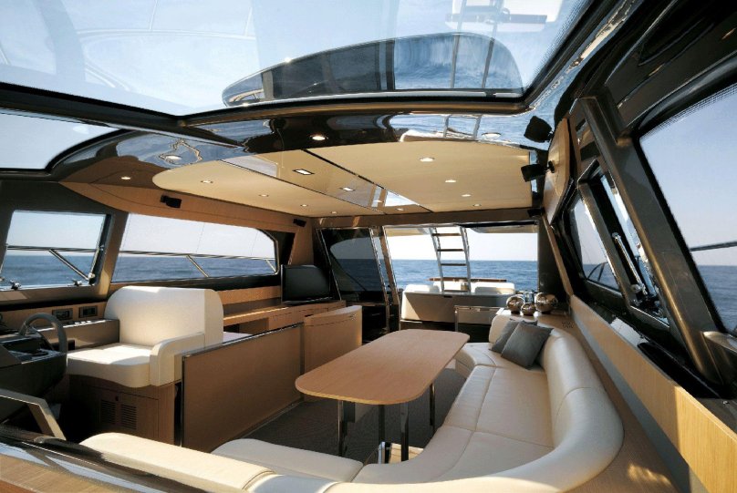 Катер Riva каюта