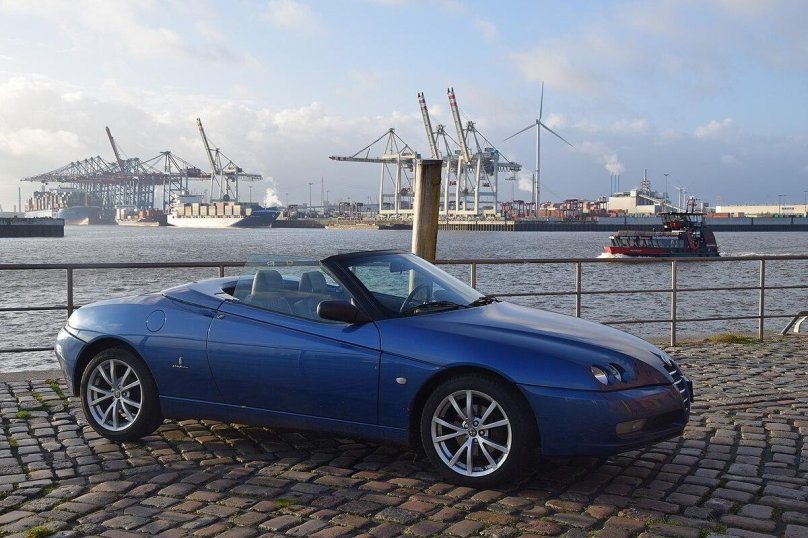Alfa Romeo Spider 916
