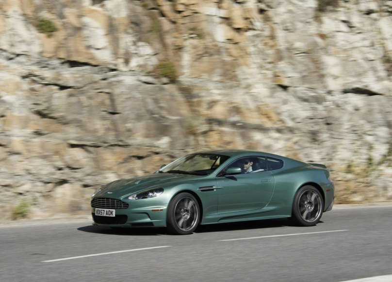 Астон Мартин ДБС