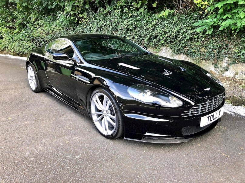Aston Martin DBS v8