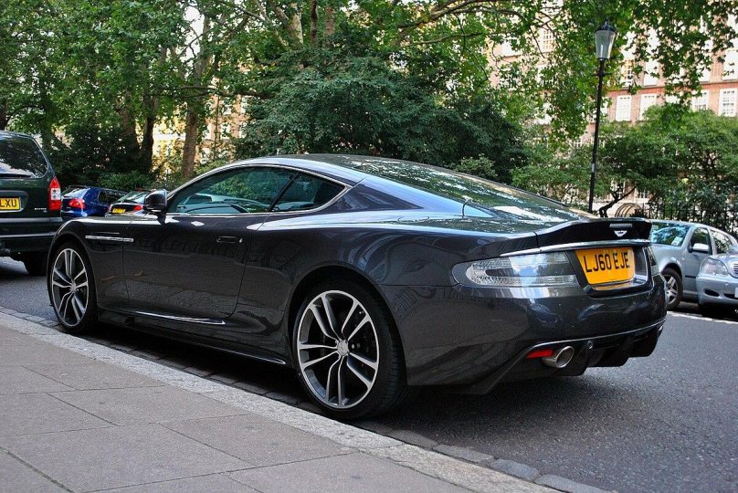 Aston Martin DBS v12 цвета