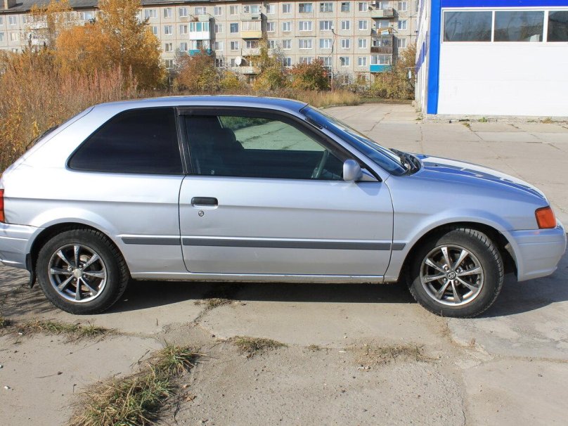 Тойота Корса 1998 хэтчбек