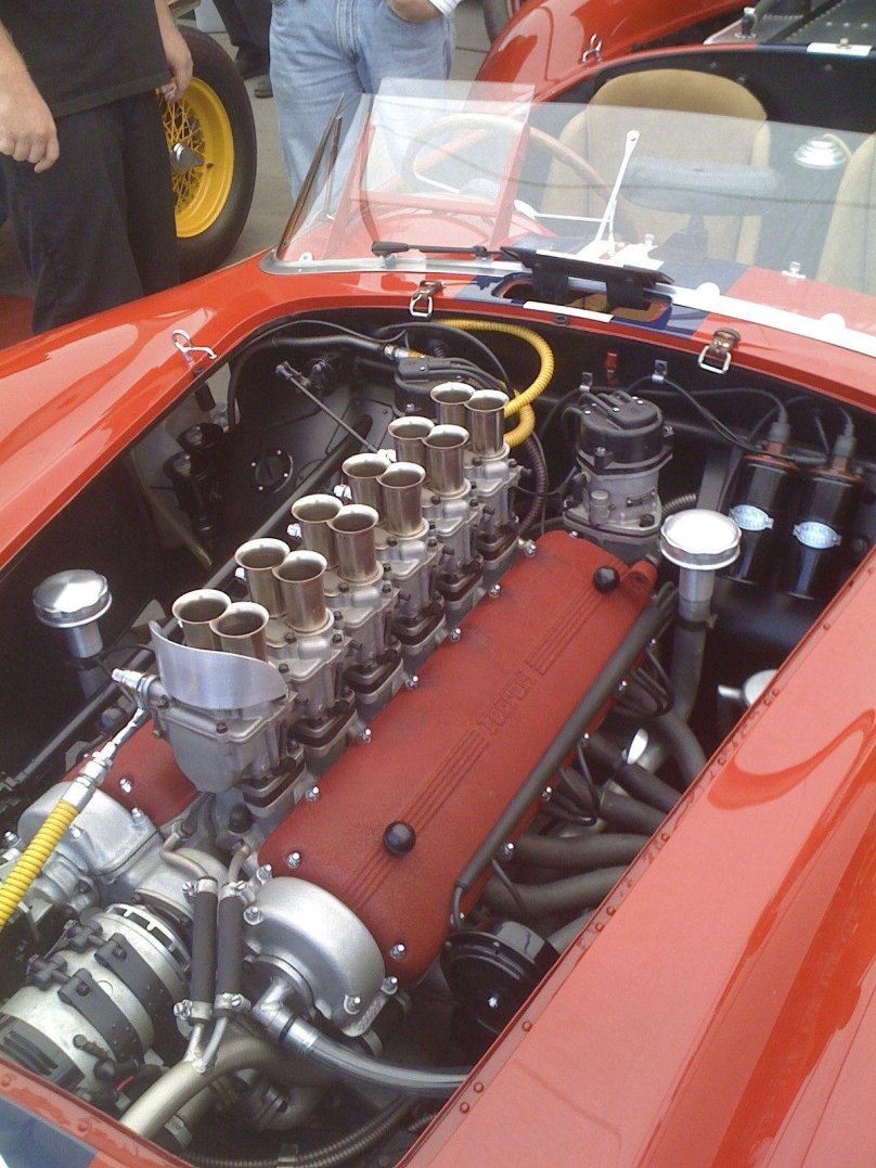 Двигатель Феррари v12