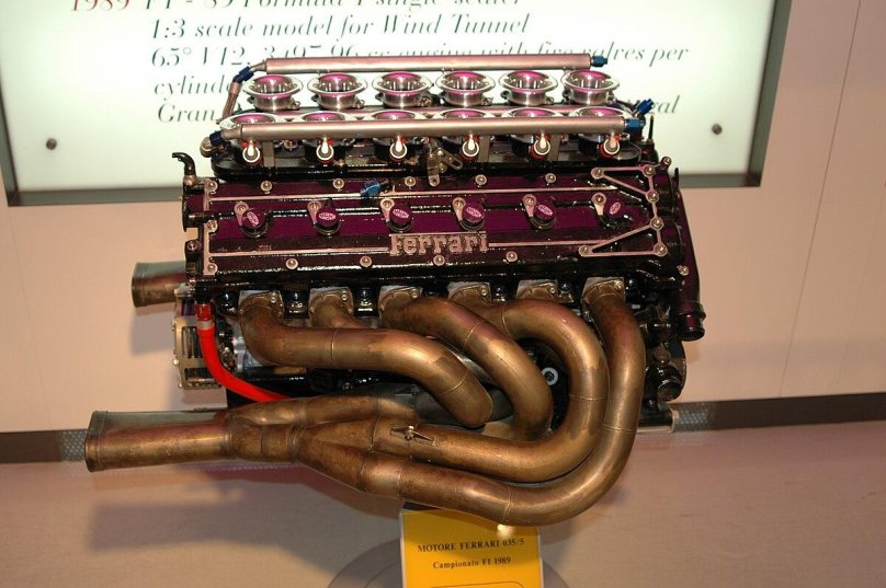 Двигатель Феррари v12