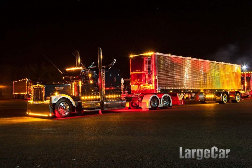 Фура в огне