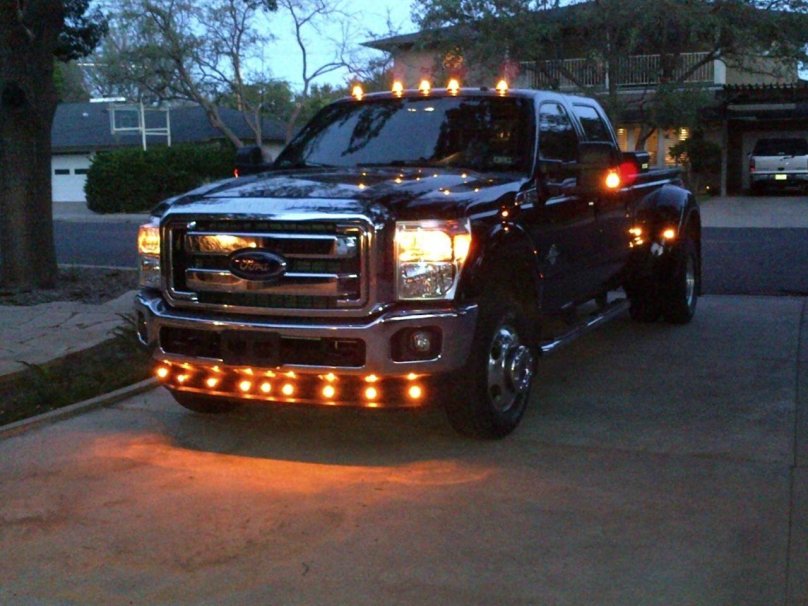 Траки с большими фарами