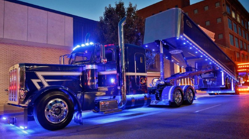 Американский грузовик Peterbilt