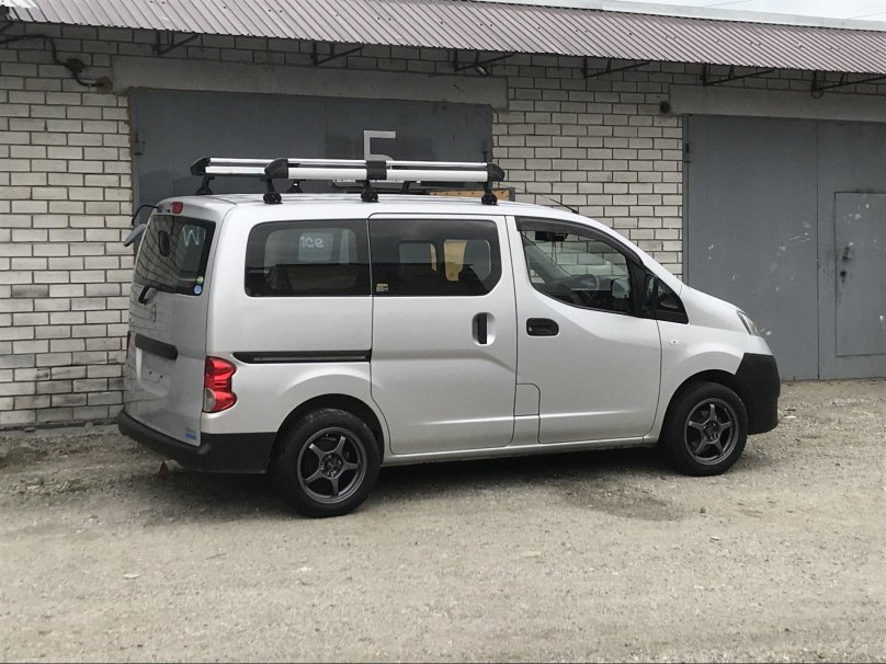 Ниссан нв 200