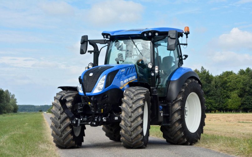 Трактор New Holland t5