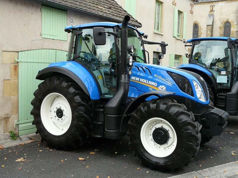 Трактор New Holland t5