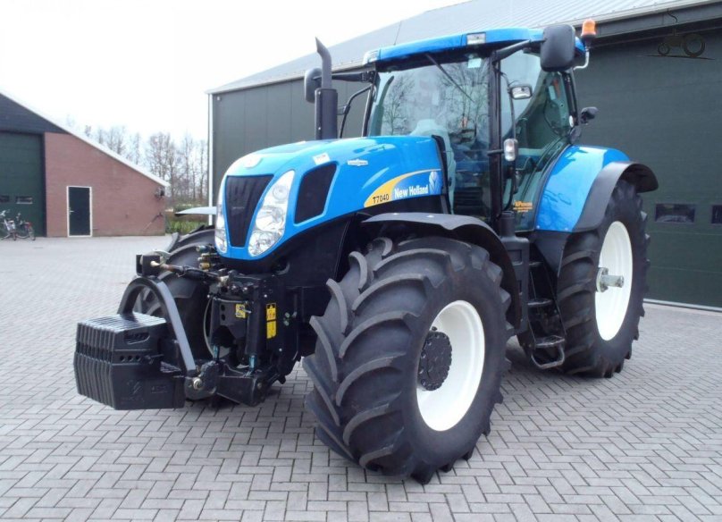 Трактор Нью Холланд т7040