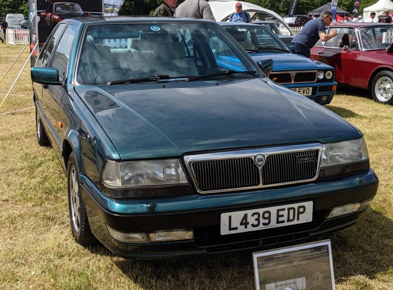 Lancia Thema 8.32