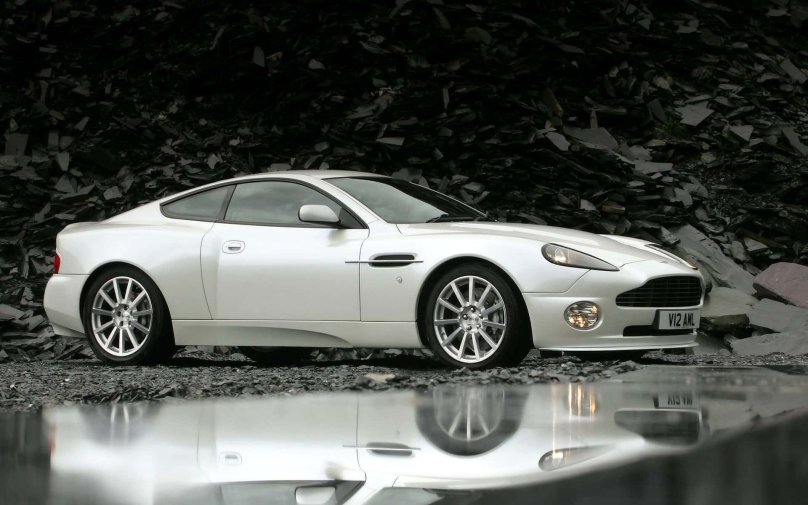 Aston Martin Vanquish s 2004