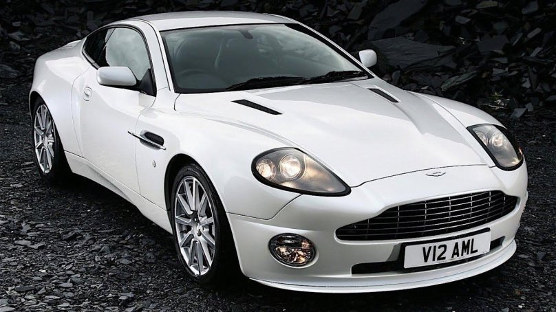 Астон Мартин 2004