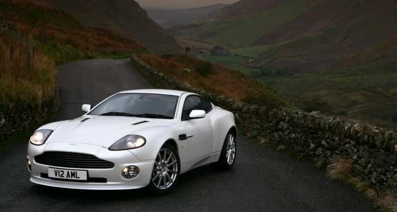 Aston Martin v12 Vanquish
