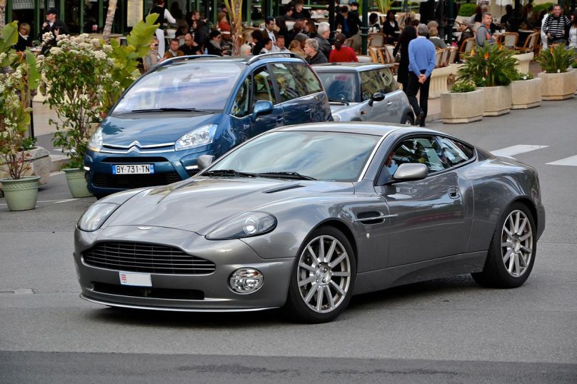 Aston Martin v12 Vanquish 2001
