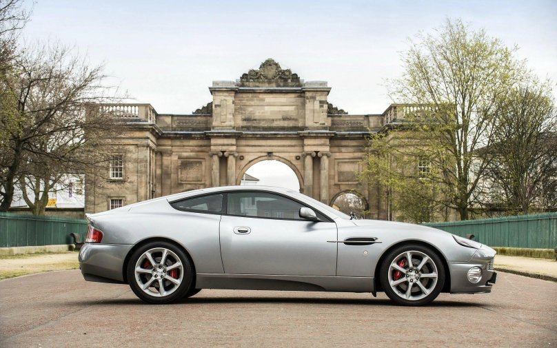 Астон Мартин v12 Vanquish