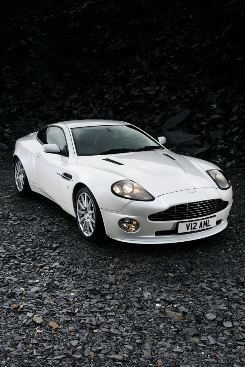 Aston Martin Vanquish 2001