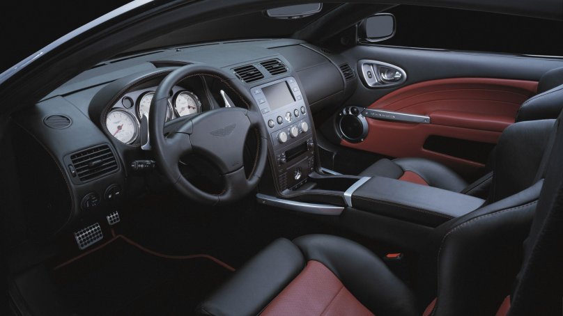 Aston Martin Vanquish 2004