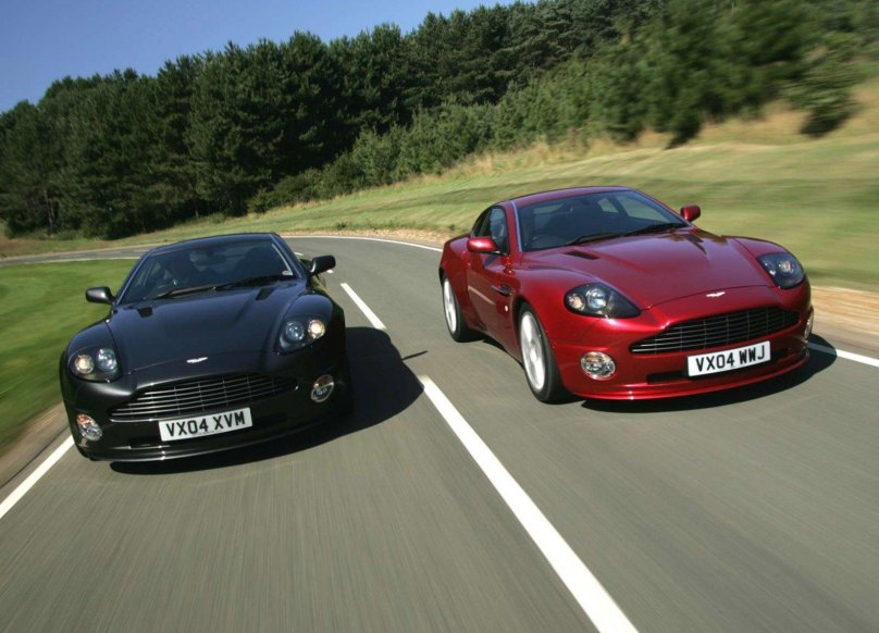 Aston Martin Vanquish 1