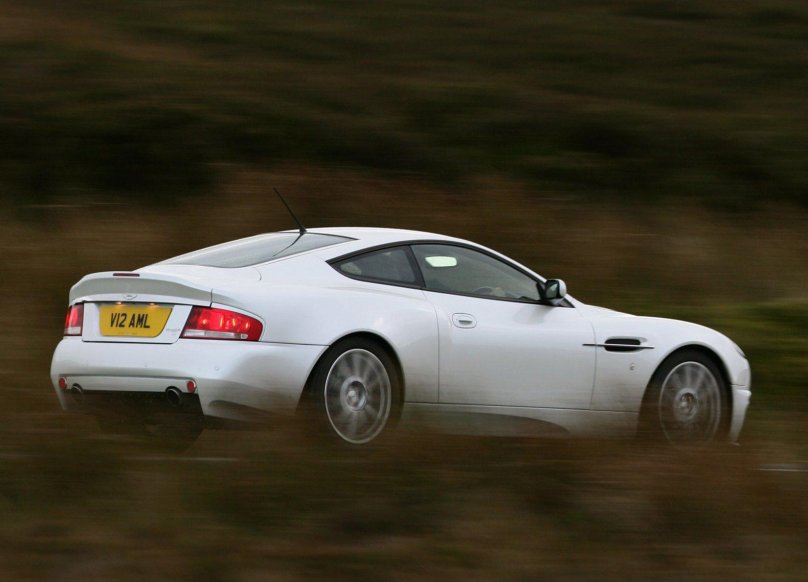 Aston Martin Vanquish 2004