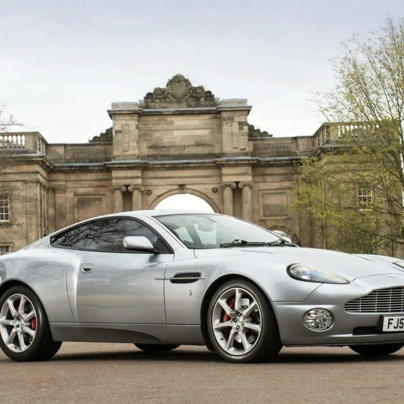 Aston Martin Vanquish 2001