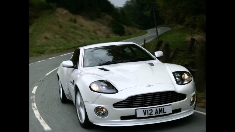 Астон Мартин 2004