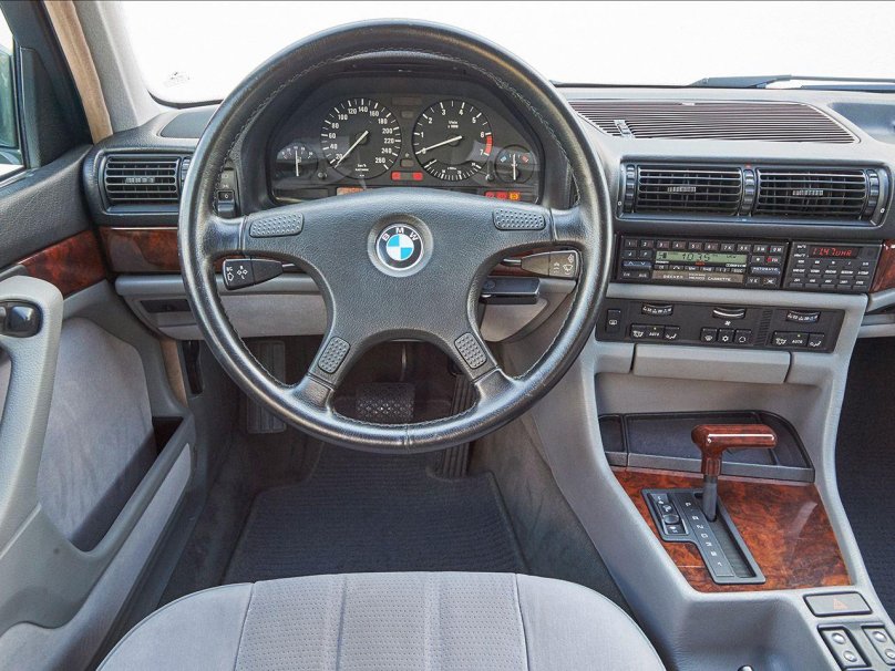 BMW 735i e32
