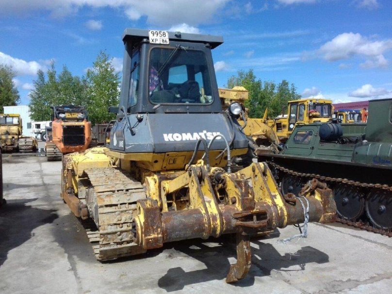 Трактор Комацу бульдозер
