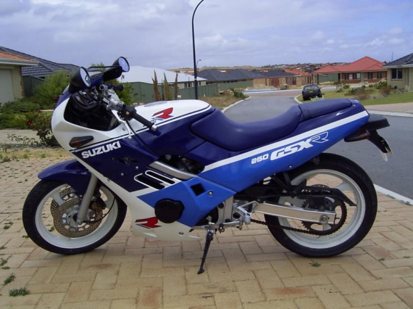 Сузуки GSX 250