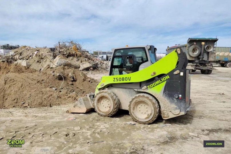 Мини погрузчик Зумлион zs080v