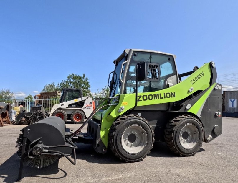 Мини погрузчик Зумлион zs080v