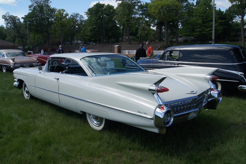 Cadillac купе жемчужный