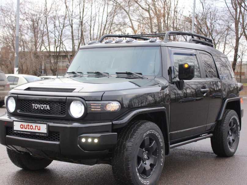 Тойота FJ Cruiser черный