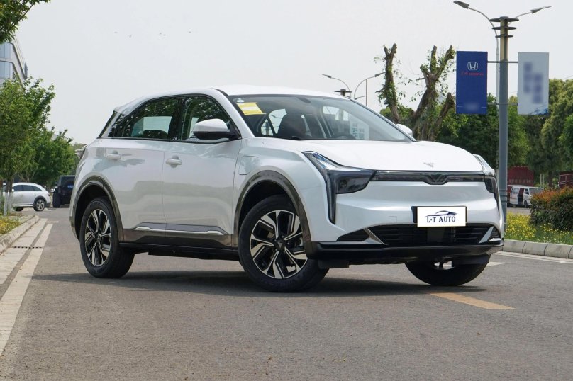 Китайский электро кроссовер