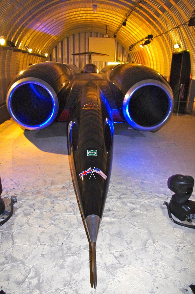 Реактивный автомобиль Thrust SSC
