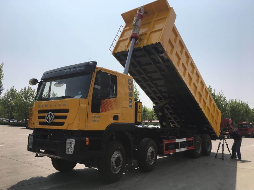 Hongyan самосвал 8x4