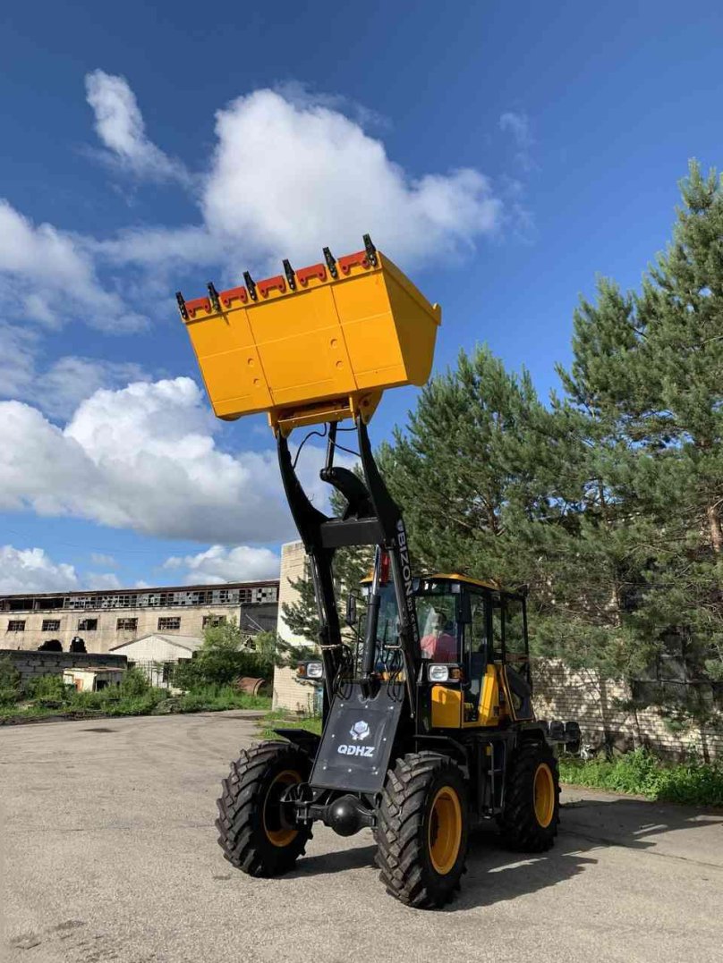 Бизон 933 фронтальный погрузчик