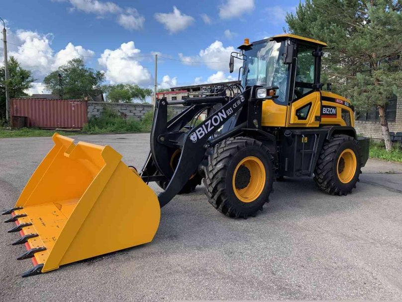 Бизон 933 фронтальный погрузчик