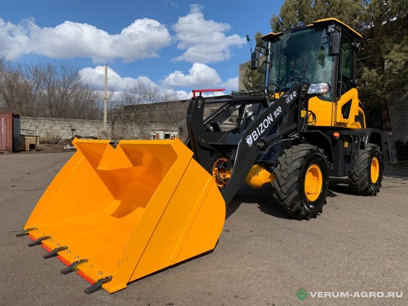 Бизон 920 фронтальный погрузчик