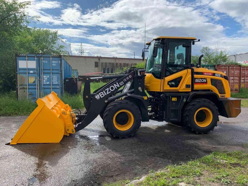 Бизон 925 фронтальный погрузчик