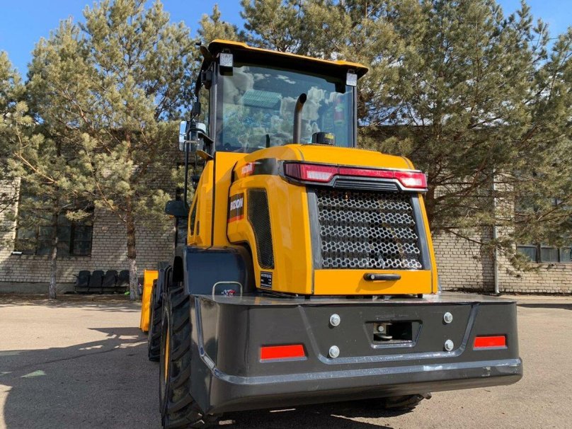 Бизон 933 фронтальный погрузчик