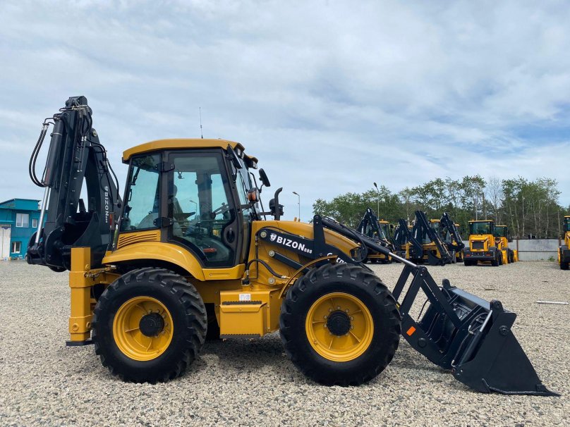 Bizon 888 экскаватор-погрузчик