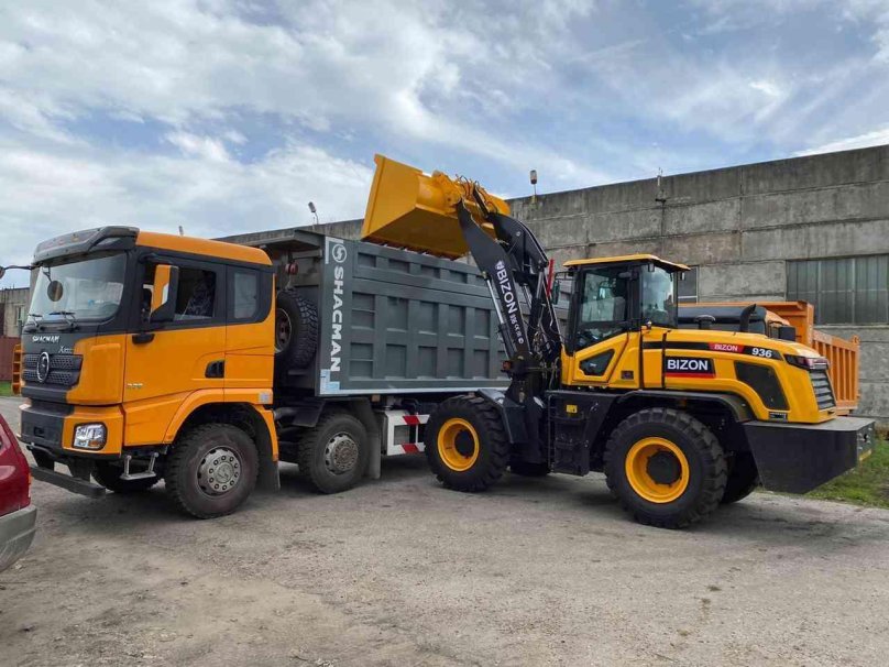 Бизон 933 фронтальный погрузчик
