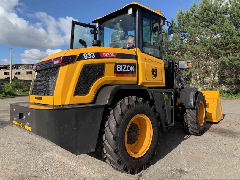 Бизон 933 фронтальный погрузчик