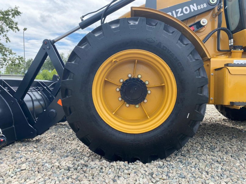 Bizon 888 экскаватор-погрузчик