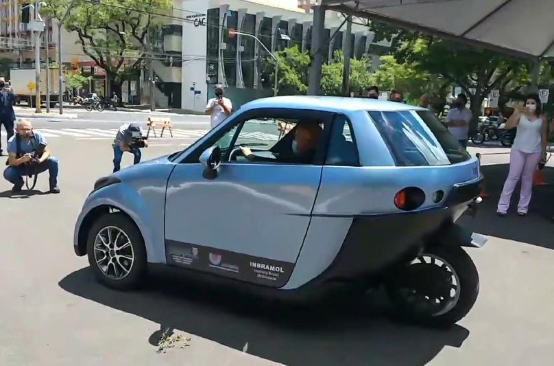 Первая зарядка электромобилей в США